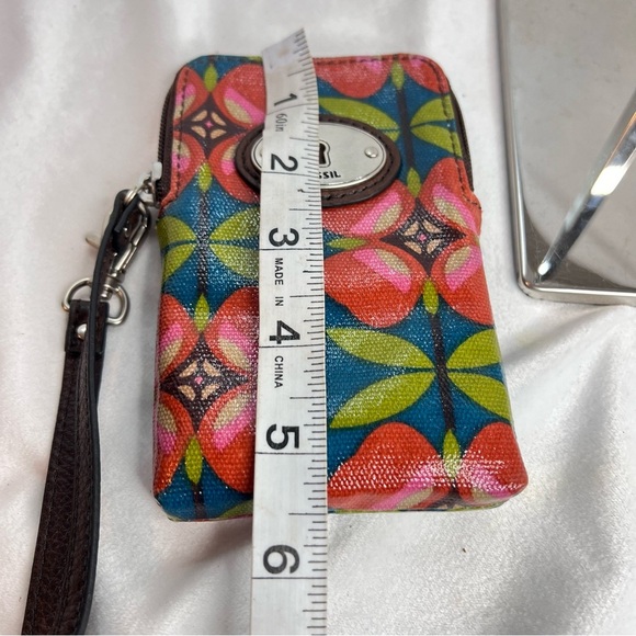 Fossil Key-Per Green Wristlet - Picture 4 of 6